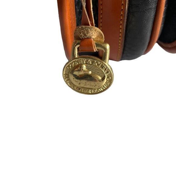 Dooney and Bourke ~Vintage ~ black with tan ~ crossbody bag ~ made in USA - Picture 9 of 12